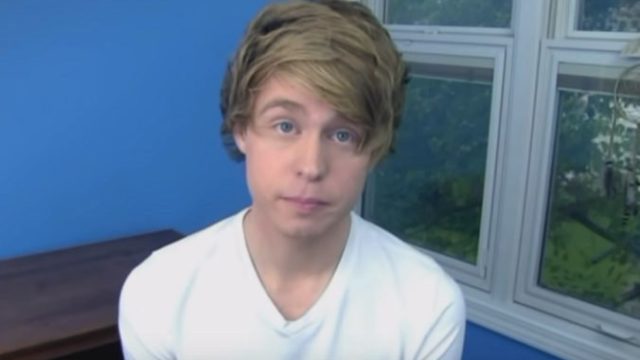 412149_youtuber 676x437.jpg