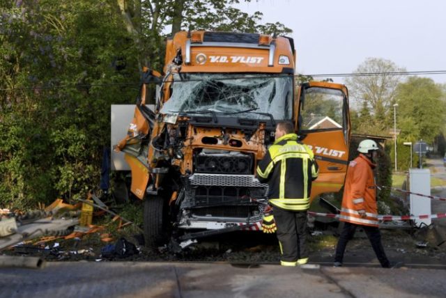412248_germany_rail_crash_10256 9ebae41d7e444ad6b3f87e44916488f0 676x452.jpg
