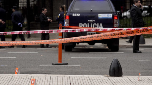 412383_argentina_lawmaker_attacked_97677 09900328af7344d6a596ccb88c297158 676x459.jpg