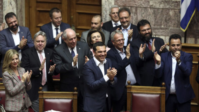 412528_greece_confidence_vote_93384 283490789b964b3b9c5f6faed71bd562 676x451.jpg