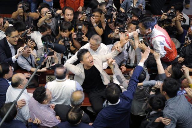 412556_hong_kong_extradition_law_13007 c2a24d03190d4de0bd96124602372883 676x451.jpg