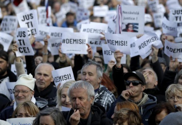 412832_czech_republic_protest_98342 b3928a1bbcee405b83bbbe0731614d05 676x463.jpg