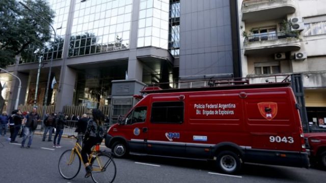 412862_argentina_congress_bomb_scare_05499 8a49b03027184c078cdfc13053ad4c40 676x451.jpg