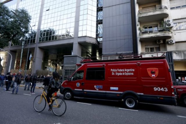 412862_argentina_congress_bomb_scare_05499 8a49b03027184c078cdfc13053ad4c40 676x451.jpg