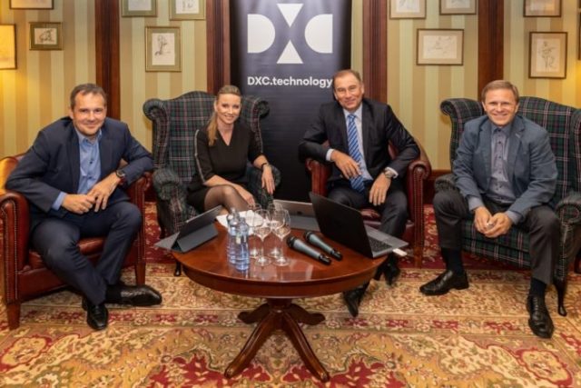 412925_dva roky dxc technology bilancovali sprava account delivery lead michal sevcik generalny riaditel zdenko bohmer a consultant juraj boledovic. 676x451.jpg