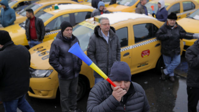 413259_taxikari 676x470.jpg