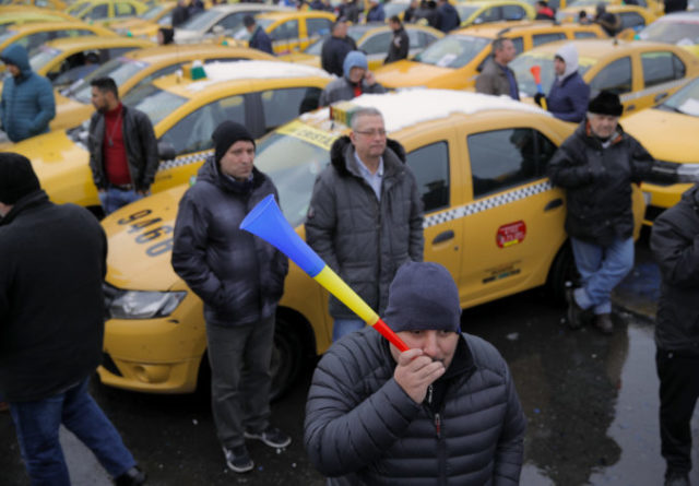 413259_taxikari 676x470.jpg