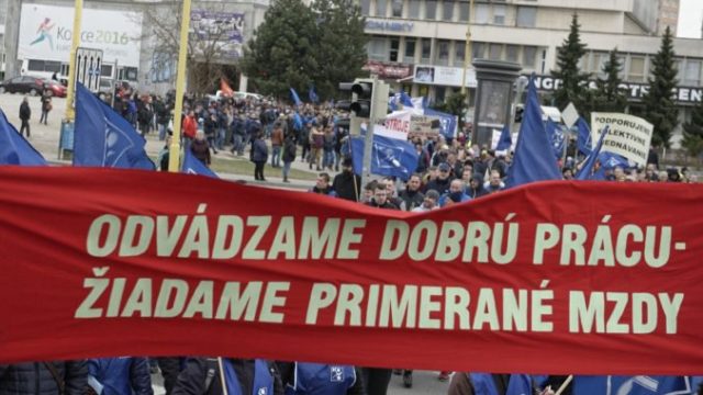 413286_protest platy kosice 676x451.jpg