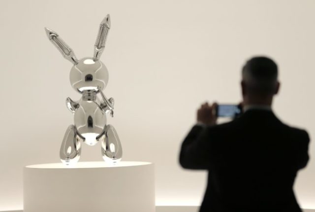 413327_jeff koons socha zajac 676x454.jpg
