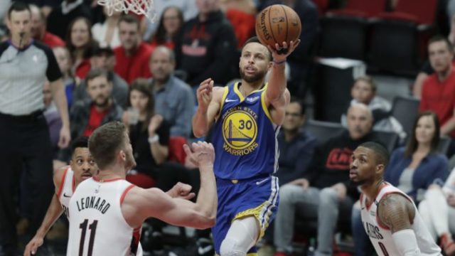 413691_stephen curry golden state warrios play off nba 676x463.jpg