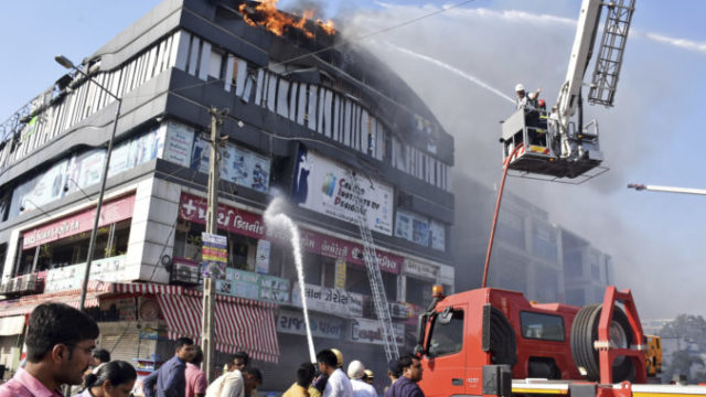 414175_india_deadly_fire_60858 1994da016dab4eb299664235e40484b4 676x452.jpg