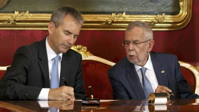 414572_alexander van der bellen 676x413.jpg