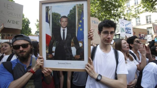 414586_macron 1 676x461.jpg