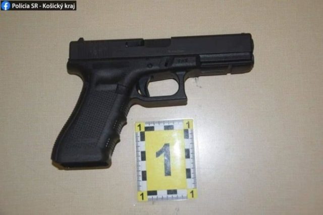 414807_pistol 676x451.jpg