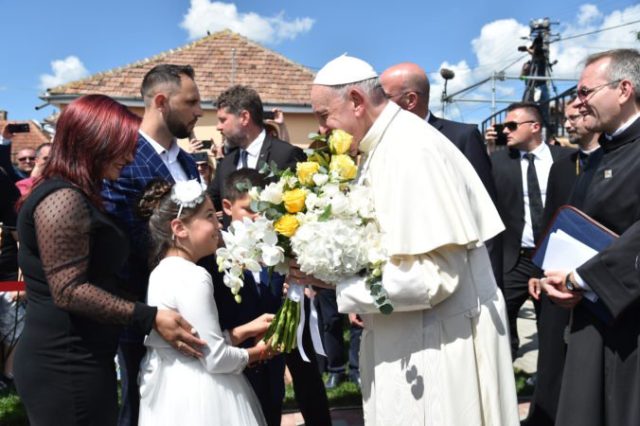 415157_romania_pope_33460 d649aa15d77b4cd282ba2ab33d42491c 676x450.jpg