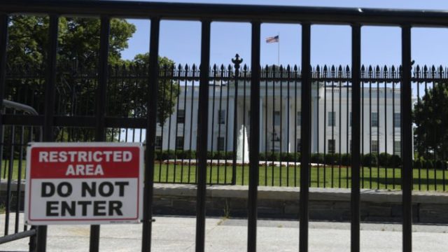 415180_white_house_fence_96800 cdb00c26181b4deaaf9a3f394c68dc2b 676x451.jpg