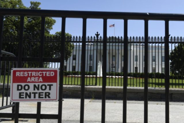 415180_white_house_fence_96800 cdb00c26181b4deaaf9a3f394c68dc2b 676x451.jpg