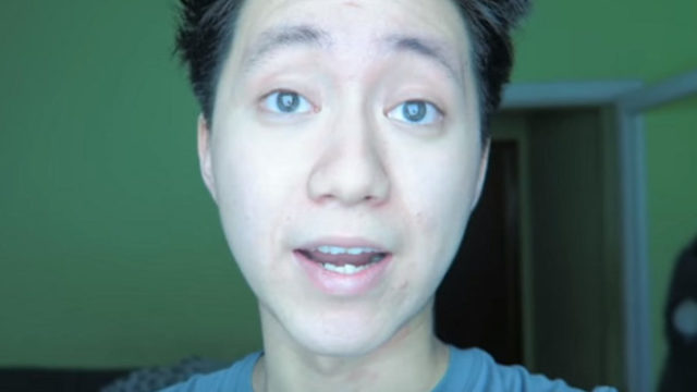 415245_youtuber 676x436.jpg