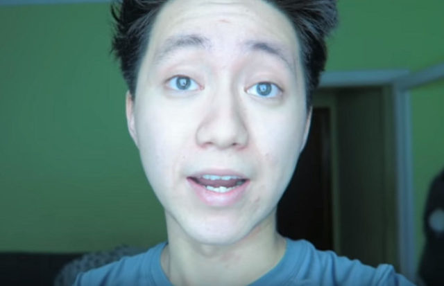 415245_youtuber 676x436.jpg