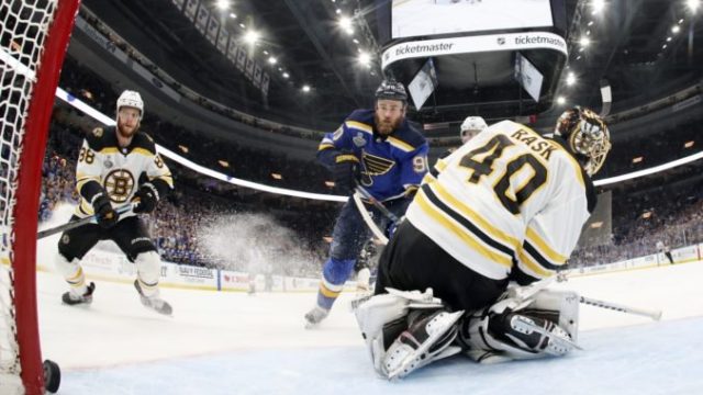 415298_ryan oreilly tuukka rask finale nhl 676x451.jpg