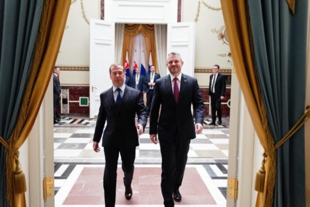 415510_dmitrij medvedev peter pellegrini 676x451.jpg