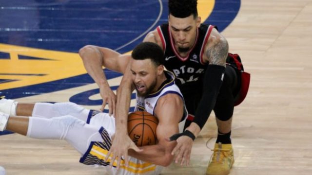 415561_danny green stephen curry finale nba 676x451.jpg