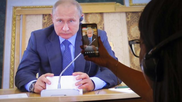 415672_russia_economic_forum_74088 84e961f8ca3e4eac9f2d945977951c04 676x409.jpg