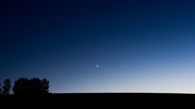 415934_jupiter planeta obloha 676x451.jpg