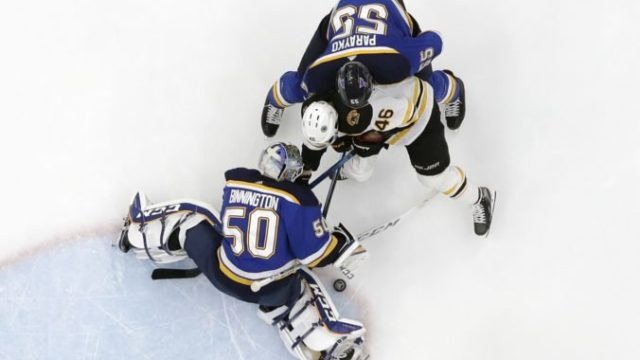 415936_jordan binnington colton parayko david krejci finale nhl 676x451.jpg