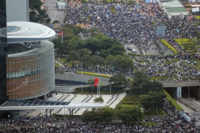 416133_hong_kong_extradition_law_51916 6c1610bc716e4c729c52347ae1c7a613 676x451.jpg