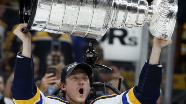 416252_jay bouwmeester finale nhl st. louis blues stanley cup 676x486.jpg