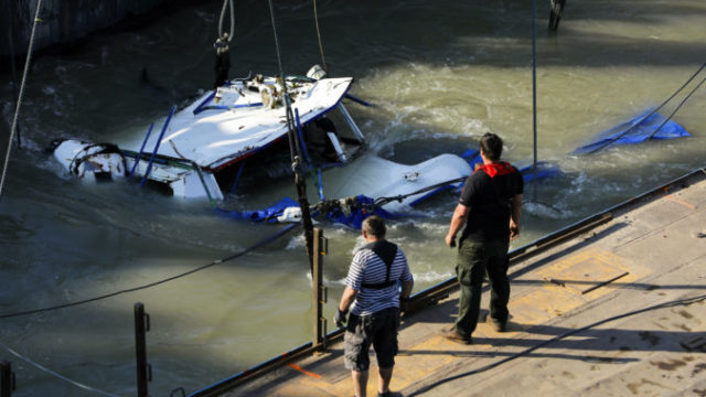 416327_hungary_capsized_boat_69212 3465c07078ce459788736464950547e9 676x419.jpg