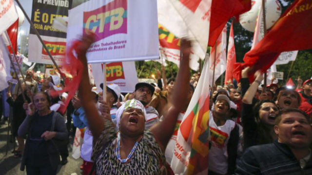 416442_brazil_ap_explains_general_strike_07615 bcde7d303a4447ea999ef716d549eea7 676x479.jpg
