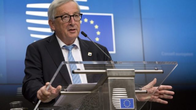 416989_juncker 676x452.jpg