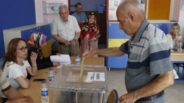 417134_turkey_istanbul_election_99192 ec0bd1b416b54f1da296a0a33c32c7fc 676x451.jpg