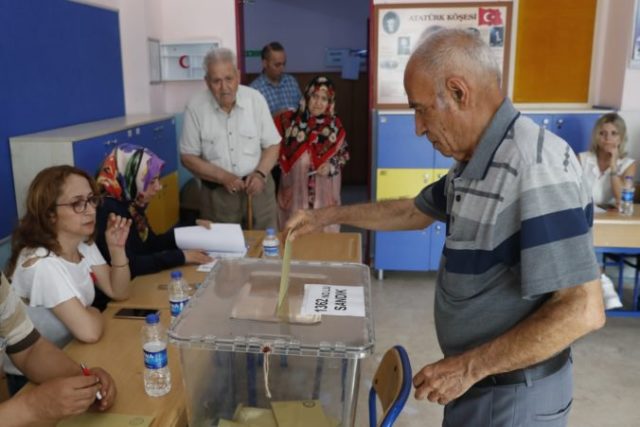 417134_turkey_istanbul_election_99192 ec0bd1b416b54f1da296a0a33c32c7fc 676x451.jpg