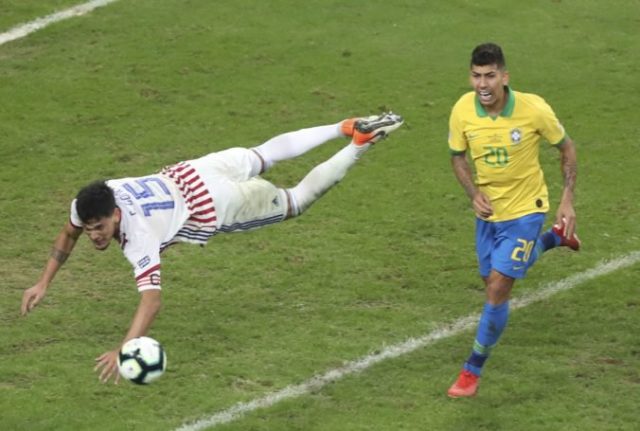 417600_gustavo gomez roberto firmino copa america 676x455.jpg