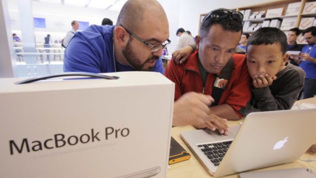 417638_macbook 676x433.jpeg