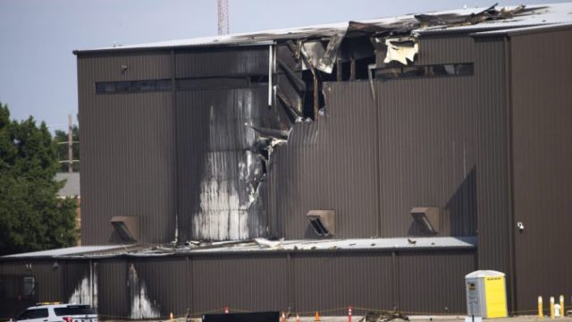417799_small_plane_crash_dallas_07388 9b0169237d4b49d8babb878b6fcf26d0 676x451.jpg