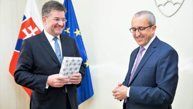 417907_miroslav lajcak zvi aviner vapni 676x451.jpg