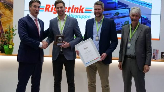 417939_ecoperformanceaward_foto1 676x507.jpg