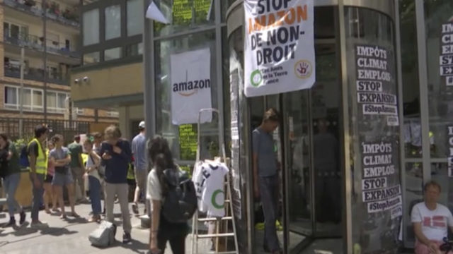 417994_france_amazon_protest_15543 e26ff627adc147519b05388dc2ac76fe 676x410.jpg