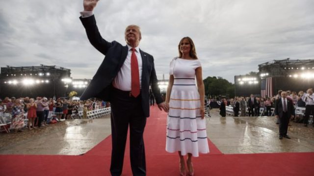 418231_donald trump melania trump 676x451.jpg