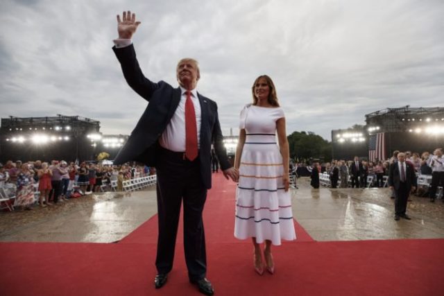 418231_donald trump melania trump 676x451.jpg