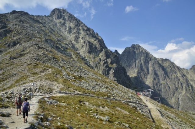 418263_turisti 676x448.jpg
