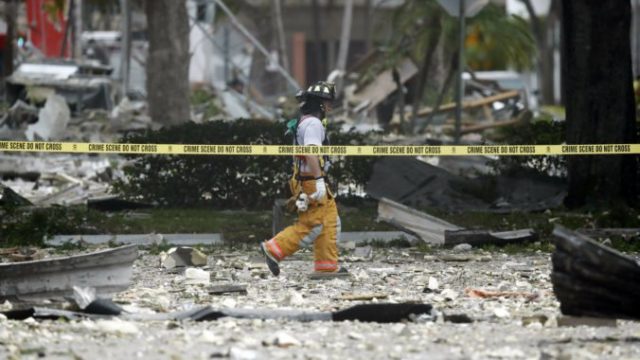 418334_aptopix_shopping_center_plaza_explosion_09375 f67b3868003f415b99740963c331b0f4 676x451.jpg