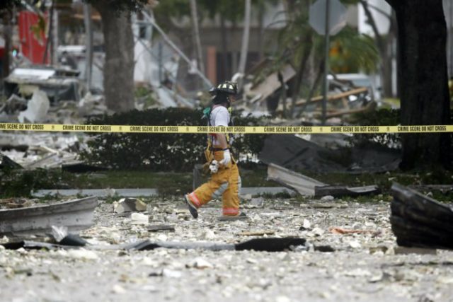 418334_aptopix_shopping_center_plaza_explosion_09375 f67b3868003f415b99740963c331b0f4 676x451.jpg