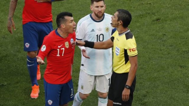 418358_gary medel lionel messi copa america 676x451.jpg