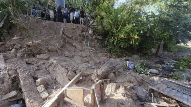 418803_mexico_mudslide_29712 937938b9f47b4e6b864f5bef6f93a2ea 676x451.jpg