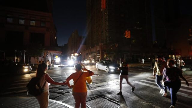 418972_new_york_power_outage_98472 d696a28f8be9424991924a94eaf7c68d 676x451.jpg